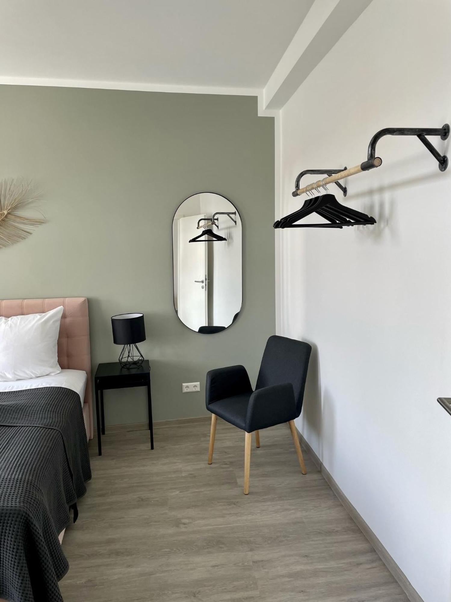 Discovair - Eisenach Karl14 - Vollausgestattete Apartments Mit Netflix In Der Fussgaengerzone الغرفة الصورة